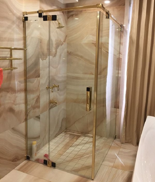 Phòng tắm kính đẹp là giải pháp tối ưu cho những ai muốn tạo cho không gian phòng tắm thêm phần sang trọng và đẳng cấp. Vách kính trong suốt giúp tối đa hóa diện tích và đem lại cảm giác thoải mái. Hãy liên hệ báo giá vách kính ngay để sở hữu một phòng tắm đẹp như mơ.