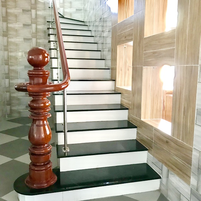 Top Mẫu Lan Can Cầu Thang Kính Đẹp Nhất Hiện Nay