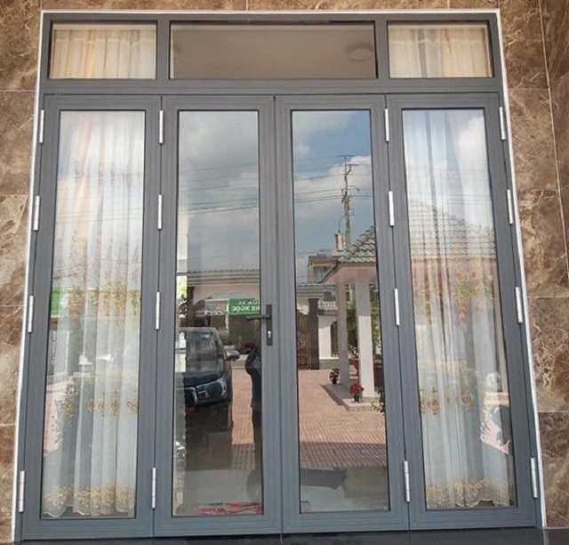 Nên Làm Cửa Chính Bằng Gì Vừa Tốt Vừa An Toàn? 1 Nên Làm Cửa Chính Bằng Gì Vừa Tốt Vừa An Toàn?