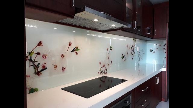 Chia Sẻ Cách Chọn Màu Kính Ốp Bếp Phù Hợp Với Phong Thủy 2 Chia Sẻ Cách Chọn Màu Kính Ốp Bếp Phù Hợp Với Phong Thủy