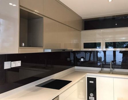 Kính Ốp Bếp Màu Nào Đẹp ? Cách Chọn Màu Kính Ốp Bếp Đẹp 5 Kính Ốp Bếp Màu Nào Đẹp ? Cách Chọn Màu Kính Ốp Bếp Đẹp