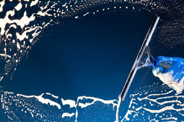 Cách Tẩy Vết Ố Trên Kính Lâu Ngày Hiệu Quả Mà Đơn Giản 4 Cách Tẩy Vết Ố Trên Kính Lâu Ngày Hiệu Quả Mà Đơn Giản