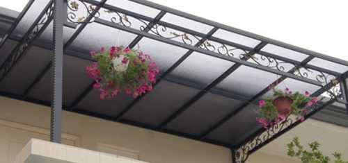 Có Nên Làm Mái Kính Cường Lực Không? Đơn Vị Lắp Đặt Uy Tín Hiện Nay