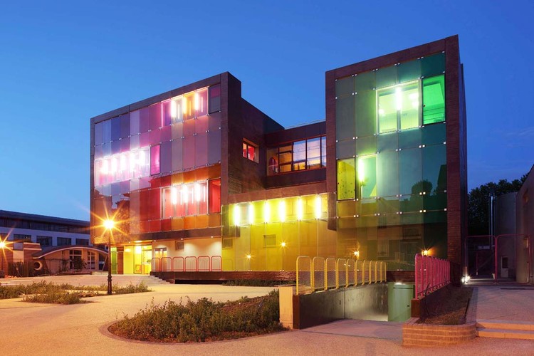 Những Tòa Nhà Làm Bằng Kính Cường Lực Nổi Tiếng Trên Thế Giới 9 Những Tòa Nhà Làm Bằng Kính Cường Lực Nổi Tiếng Trên Thế Giới