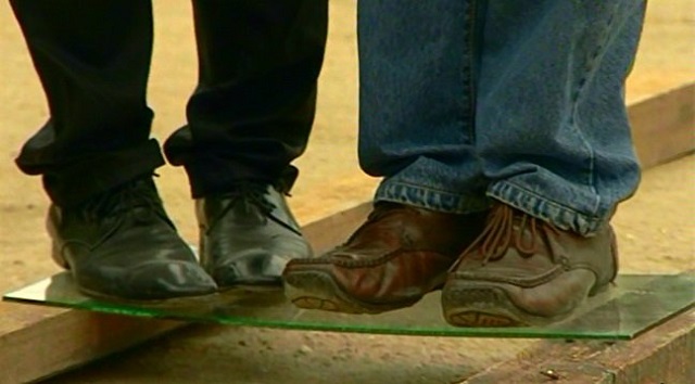 10 Ưu Điểm Của Kính Cường Lực Không Thể Bỏ Qua 1 10 Ưu Điểm Của Kính Cường Lực Không Thể Bỏ Qua